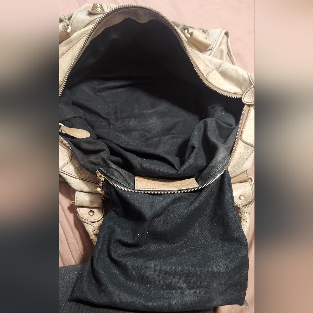 Cream Leather Balenciaga Bag - Picture 8 of 17
